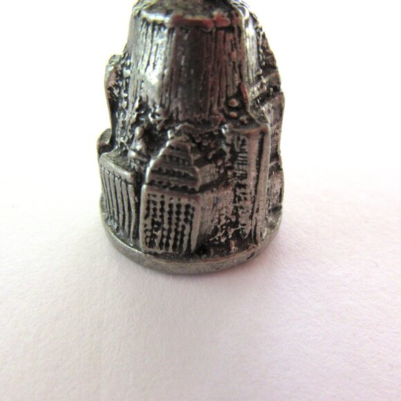 New York souvenir collectible thimble - big apple - skyscrapers - c 1970s-80s - Picture 6 of 9